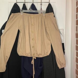 Cute casual off the shoulders top. Size M. Beige